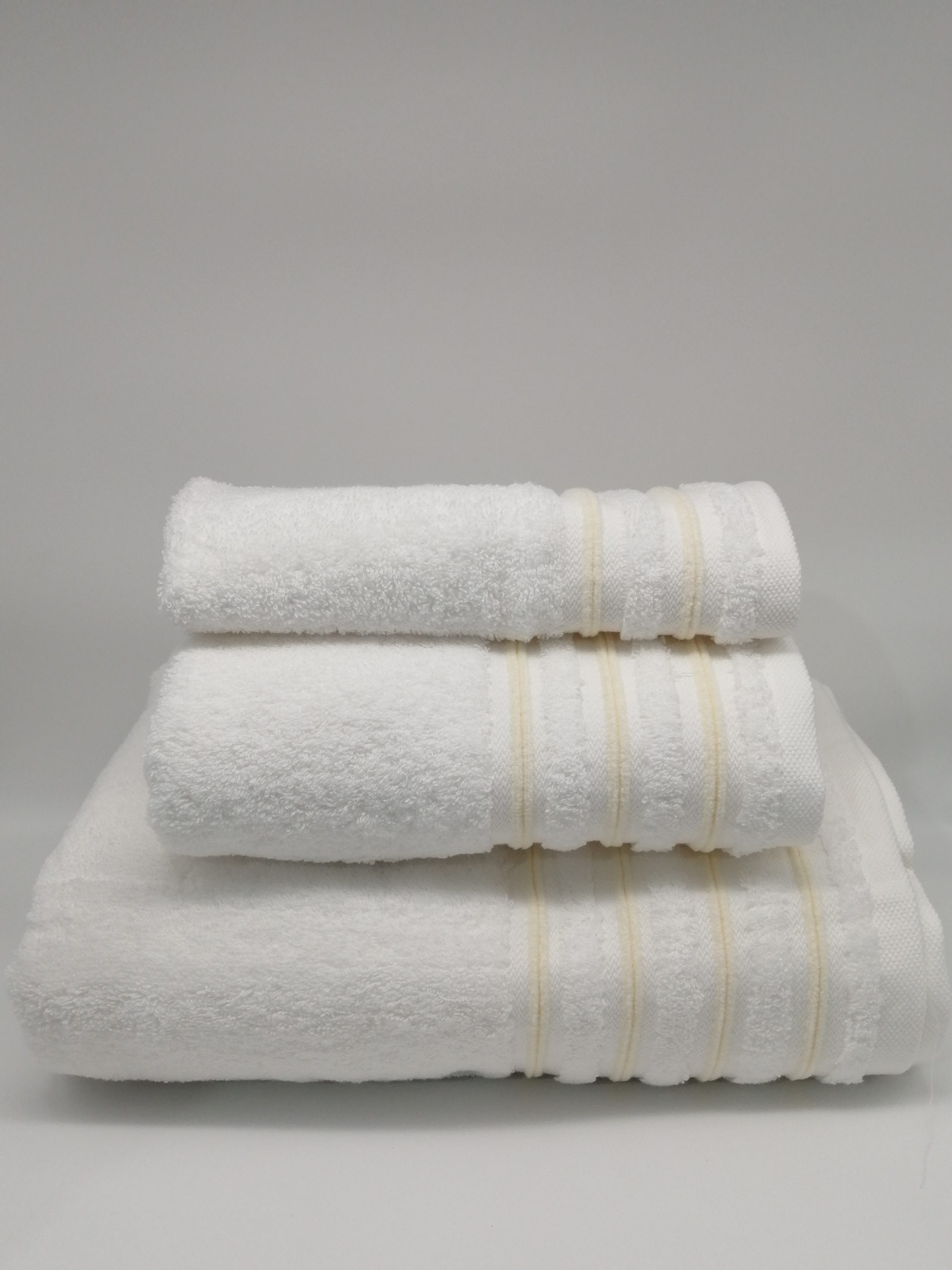 Juego de toallas Blanco 100% algodón - Tienda Lartextil